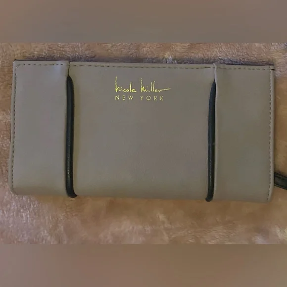 NWOT Nicole Miller Wallet - Picture 1 of 3